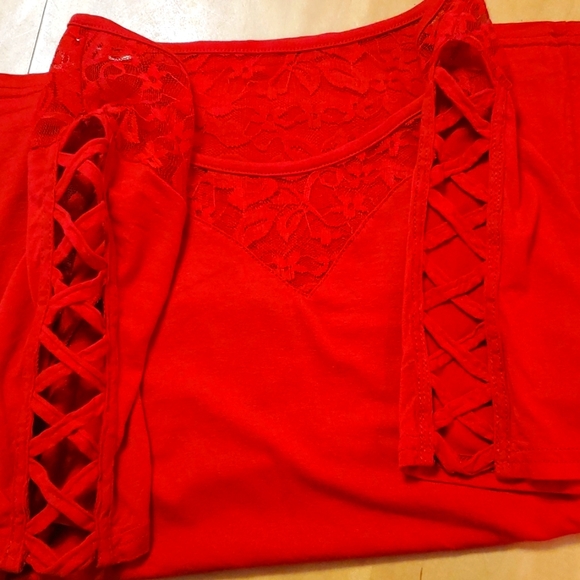 Venus Women's Medium Lace❤️ Red top, sweetheart neckline covered in sheer lace - Picture 9 of 12